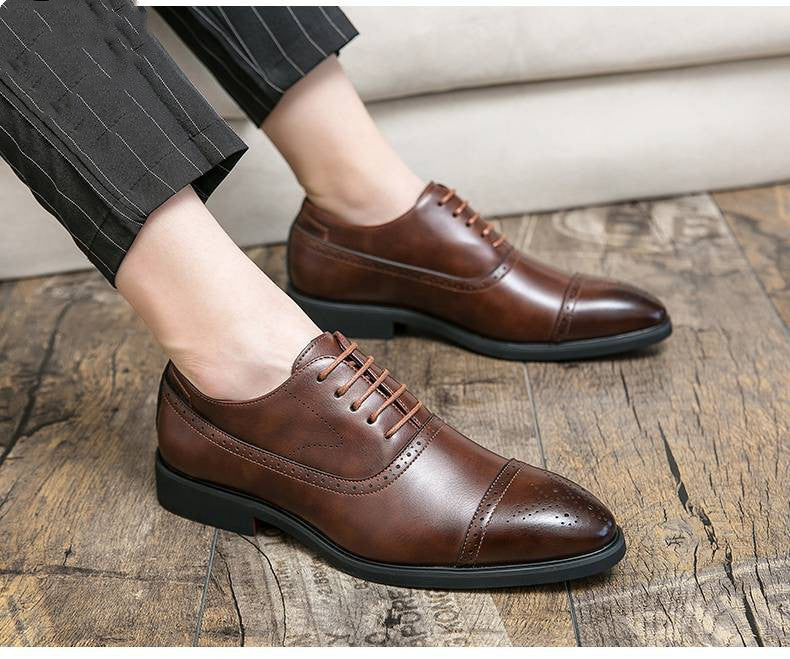 SCARPE OXFORD CON SUOLA ROSSA E LACCI